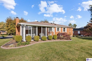 First time on the market in 40 years! This pristine, all-brick on Elizabethtown Municipal Par-3 in Kentucky - for sale on GolfHomes.com, golf home, golf lot