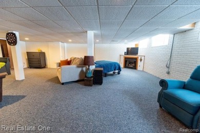 Welcome in to this spacious two bedroom ranch condo in the heart on White Lake Oaks Golf Course in Michigan - for sale on GolfHomes.com, golf home, golf lot