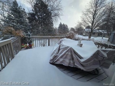 Welcome in to this spacious two bedroom ranch condo in the heart on White Lake Oaks Golf Course in Michigan - for sale on GolfHomes.com, golf home, golf lot