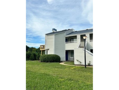 Beautiful 2 bedroom, 2 bath condo just minutes from the on Kempsville Greens Municipal Golf Course in Virginia - for sale on GolfHomes.com, golf home, golf lot