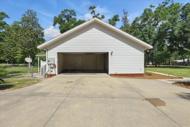 Welcome to this immaculate , updated gorgeous 3 bedroom/2 on Chiefland Golf and Country Club in Florida - for sale on GolfHomes.com, golf home, golf lot