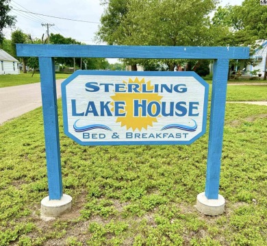 Incredible investment opportunity in Sterling Kansas, cute as a on Sterling Country Club in Kansas - for sale on GolfHomes.com, golf home, golf lot