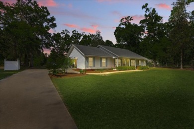 Welcome to this immaculate , updated gorgeous 3 bedroom/2 on Chiefland Golf and Country Club in Florida - for sale on GolfHomes.com, golf home, golf lot