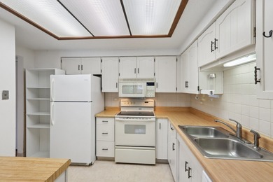 FIRST-FLOOR, MOVE-IN READY HeatherRidge condo. HEATED on Heather Ridge Golf Club in Illinois - for sale on GolfHomes.com, golf home, golf lot