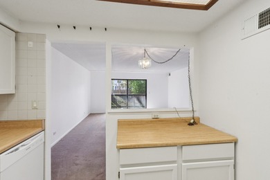 FIRST-FLOOR, MOVE-IN READY HeatherRidge condo. HEATED on Heather Ridge Golf Club in Illinois - for sale on GolfHomes.com, golf home, golf lot