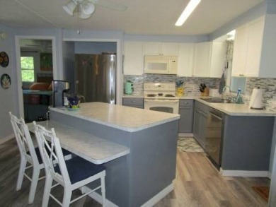 This charming 24 x 40, 2 bedrooms, 2 bath mobile home offers the on Grasslands Golf and Country Club in Florida - for sale on GolfHomes.com, golf home, golf lot