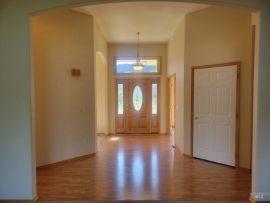 NEW ON THE MARKET! This property is located just minutes from on Lewiston Golf and Country Club in Idaho - for sale on GolfHomes.com, golf home, golf lot