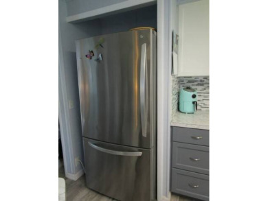 This charming 24 x 40, 2 bedrooms, 2 bath mobile home offers the on Grasslands Golf and Country Club in Florida - for sale on GolfHomes.com, golf home, golf lot