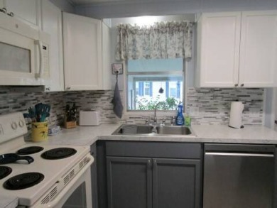 This charming 24 x 40, 2 bedrooms, 2 bath mobile home offers the on Grasslands Golf and Country Club in Florida - for sale on GolfHomes.com, golf home, golf lot