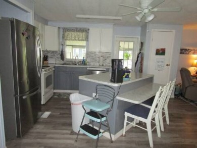 This charming 24 x 40, 2 bedrooms, 2 bath mobile home offers the on Grasslands Golf and Country Club in Florida - for sale on GolfHomes.com, golf home, golf lot