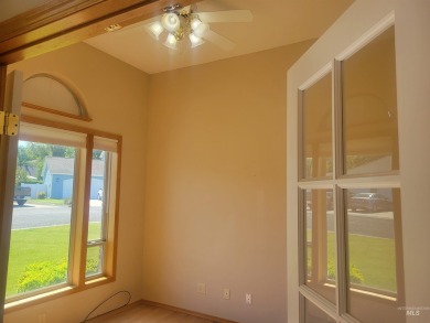 NEW ON THE MARKET! This property is located just minutes from on Lewiston Golf and Country Club in Idaho - for sale on GolfHomes.com, golf home, golf lot