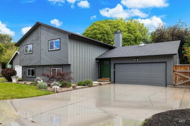 Stylishly updated home with versatile living space! Thoughtful on Eagle Hills Golf Course in Idaho - for sale on GolfHomes.com, golf home, golf lot