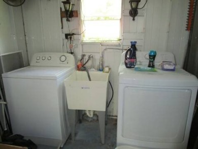 This charming 24 x 40, 2 bedrooms, 2 bath mobile home offers the on Grasslands Golf and Country Club in Florida - for sale on GolfHomes.com, golf home, golf lot