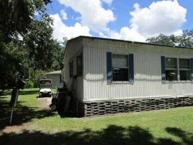 This charming 24 x 40, 2 bedrooms, 2 bath mobile home offers the on Grasslands Golf and Country Club in Florida - for sale on GolfHomes.com, golf home, golf lot