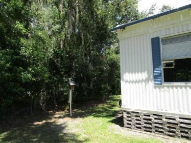 This charming 24 x 40, 2 bedrooms, 2 bath mobile home offers the on Grasslands Golf and Country Club in Florida - for sale on GolfHomes.com, golf home, golf lot