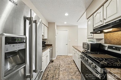 Welcome to this beautifully maintained 3-bedroom, 2 bath on Woodbridge Golf Links in North Carolina - for sale on GolfHomes.com, golf home, golf lot