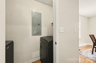 Welcome to this beautifully maintained 3-bedroom, 2 bath on Woodbridge Golf Links in North Carolina - for sale on GolfHomes.com, golf home, golf lot