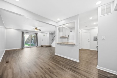Welcome to this freshly renovated 2 bedroom, 1 full and 2 half on Village Greens of Woodridge Golf Course in Illinois - for sale on GolfHomes.com, golf home, golf lot
