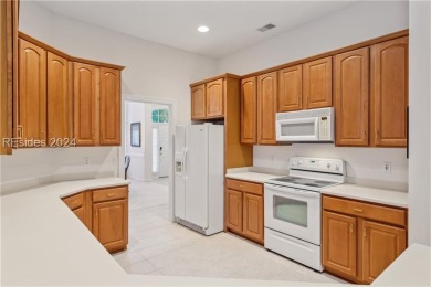 Charming 3 BD single-family home is located on a quiet on Belfair Golf Club in South Carolina - for sale on GolfHomes.com, golf home, golf lot