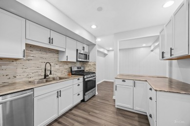 Welcome to this freshly renovated 2 bedroom, 1 full and 2 half on Village Greens of Woodridge Golf Course in Illinois - for sale on GolfHomes.com, golf home, golf lot