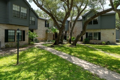 Welcome to Oak Bay Club a lovely country club community.  Tucked on Rockport Country Club in Texas - for sale on GolfHomes.com, golf home, golf lot