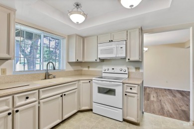 Welcome to Your Dream Townhome in Eagle, Idaho Nestled in the on Eagle Hills Golf Course in Idaho - for sale on GolfHomes.com, golf home, golf lot