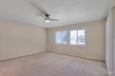 Welcome to Your Dream Townhome in Eagle, Idaho Nestled in the on Eagle Hills Golf Course in Idaho - for sale on GolfHomes.com, golf home, golf lot