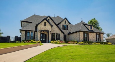 THE PINNACLE LIFESTYLE. Coveted 2016 luxury home, main floor on Pinnacle Country Club in Arkansas - for sale on GolfHomes.com, golf home, golf lot