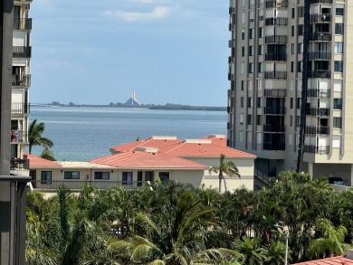 This 6th floor corner condo boasts a spacious open floor plan on Isla Del Sol Yacht and Country Club in Florida - for sale on GolfHomes.com, golf home, golf lot