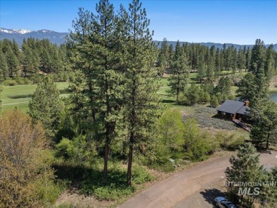 Nestled on a tranquil cul-de-sac at the esteemed Meadowcreek on Meadowcreek Golf Resort in Idaho - for sale on GolfHomes.com, golf home, golf lot