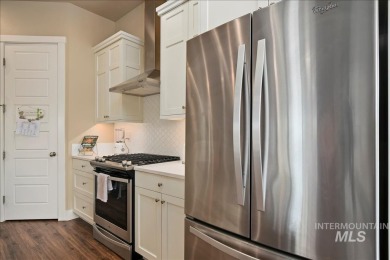 This immaculate single level home is located in a quiet on SpurWing Country Club in Idaho - for sale on GolfHomes.com, golf home, golf lot