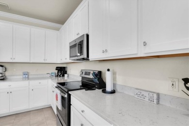 Stunning Top-Floor 2 Bed, 2 Bath Condo in Highly Desirable Gated on Lakewood National Golf Club in Florida - for sale on GolfHomes.com, golf home, golf lot