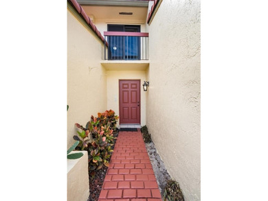 3/2.5 Alhambra Townhome, just under 1900sq ft, waterfront & on Pine Island Ridge Country Club in Florida - for sale on GolfHomes.com, golf home, golf lot