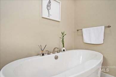 This immaculate single level home is located in a quiet on SpurWing Country Club in Idaho - for sale on GolfHomes.com, golf home, golf lot