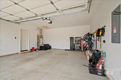 This immaculate single level home is located in a quiet on SpurWing Country Club in Idaho - for sale on GolfHomes.com, golf home, golf lot