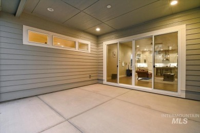 This immaculate single level home is located in a quiet on SpurWing Country Club in Idaho - for sale on GolfHomes.com, golf home, golf lot