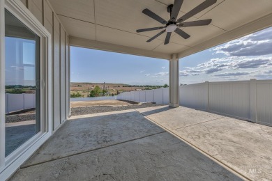 Step into 1800 sq ft of elegance with a view. Soft neutral on Scotch Pines Golf Course in Idaho - for sale on GolfHomes.com, golf home, golf lot