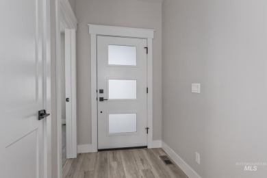 Step into 1800 sq ft of elegance with a view. Soft neutral on Scotch Pines Golf Course in Idaho - for sale on GolfHomes.com, golf home, golf lot