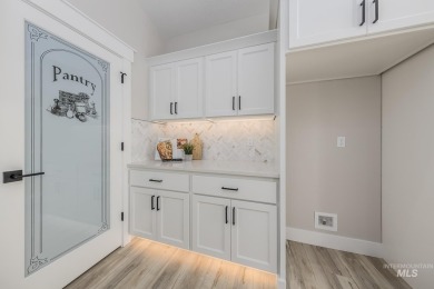 Step into 1800 sq ft of elegance with a view. Soft neutral on Scotch Pines Golf Course in Idaho - for sale on GolfHomes.com, golf home, golf lot