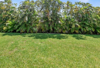Excellent OPPORTUNITY at Aberdeen Country Club. This large villa on Aberdeen Golf and Country Club in Florida - for sale on GolfHomes.com, golf home, golf lot