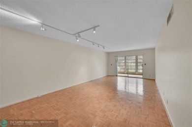 *CORNER UNIT* with a *WATER VIEW***MOTIVATED SELLER*** Parquet on Wynmoor Golf Course in Florida - for sale on GolfHomes.com, golf home, golf lot