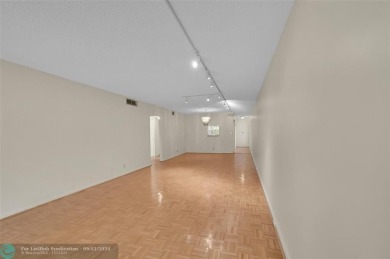 *CORNER UNIT* with a *WATER VIEW***MOTIVATED SELLER*** Parquet on Wynmoor Golf Course in Florida - for sale on GolfHomes.com, golf home, golf lot