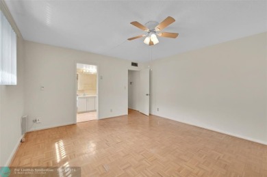 *CORNER UNIT* with a *WATER VIEW***MOTIVATED SELLER*** Parquet on Wynmoor Golf Course in Florida - for sale on GolfHomes.com, golf home, golf lot