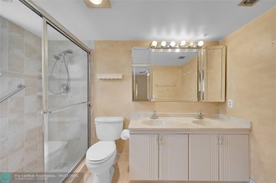 *CORNER UNIT* with a *WATER VIEW***MOTIVATED SELLER*** Parquet on Wynmoor Golf Course in Florida - for sale on GolfHomes.com, golf home, golf lot