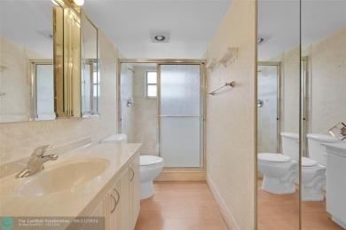 *CORNER UNIT* with a *WATER VIEW***MOTIVATED SELLER*** Parquet on Wynmoor Golf Course in Florida - for sale on GolfHomes.com, golf home, golf lot