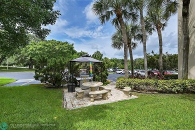 *CORNER UNIT* with a *WATER VIEW***MOTIVATED SELLER*** Parquet on Wynmoor Golf Course in Florida - for sale on GolfHomes.com, golf home, golf lot
