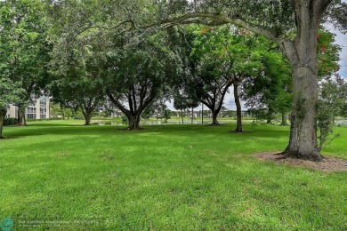 *CORNER UNIT* with a *WATER VIEW***MOTIVATED SELLER*** Parquet on Wynmoor Golf Course in Florida - for sale on GolfHomes.com, golf home, golf lot