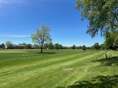 Glendale Lakes-Highly sought after 2 Story townhomes. This home on Glendale Lakes Golf Club in Illinois - for sale on GolfHomes.com, golf home, golf lot