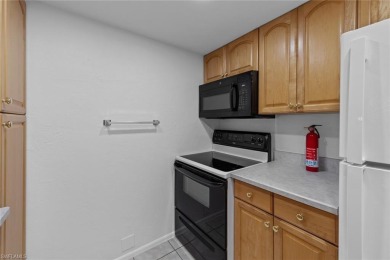 MOTIVATED SELLER!!  GOLF COURSE/LAKE VIEW! This 2 bed + den, 2 on Cross Creek Country Club in Florida - for sale on GolfHomes.com, golf home, golf lot