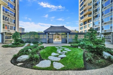 Noticeably large one-bedroom condominium in a luxury on Sydney R. Marovitz Golf Course in Illinois - for sale on GolfHomes.com, golf home, golf lot